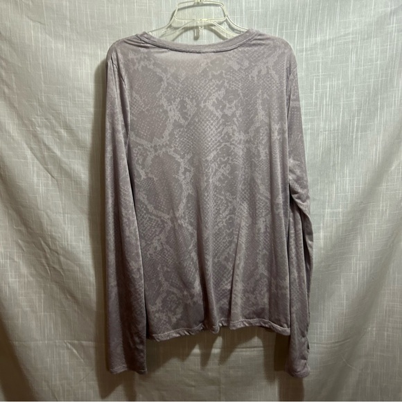 3/$15 Joy Lab top L - Picture 3 of 3